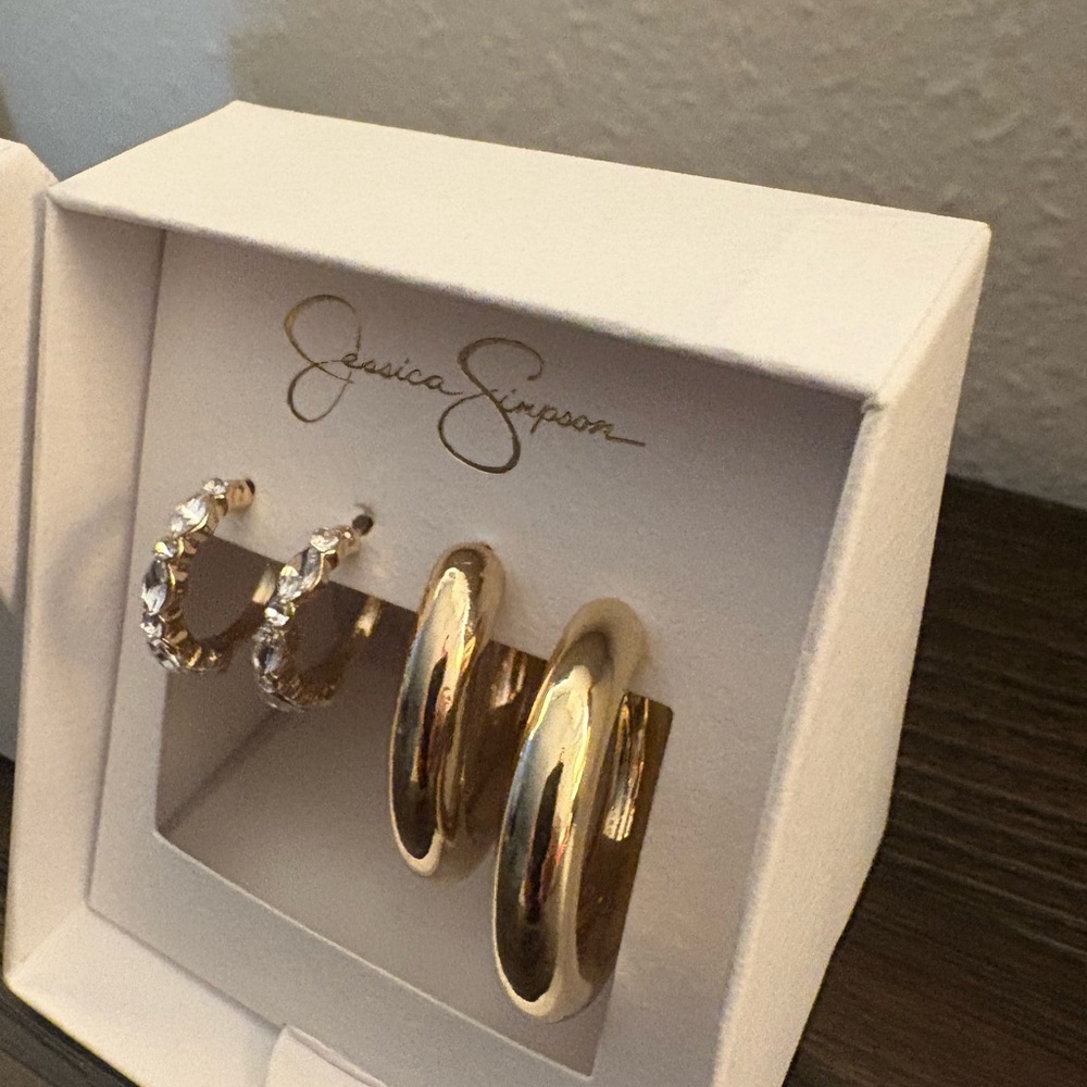 NEW Jessica Simpson Gold Hoop Earrings Set - Picture 3 of 4